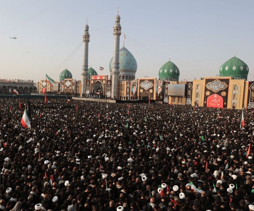 قم تودّع القائد الشهيد السيد علي خامنئي بمشهدٍ مليوني... ومحطات الوداع تتواصل نحو العراق ثم مشهد