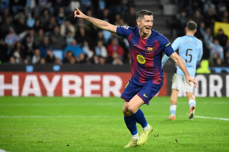 ليفاندوفسكي يعلن رحيله عن برشلونة