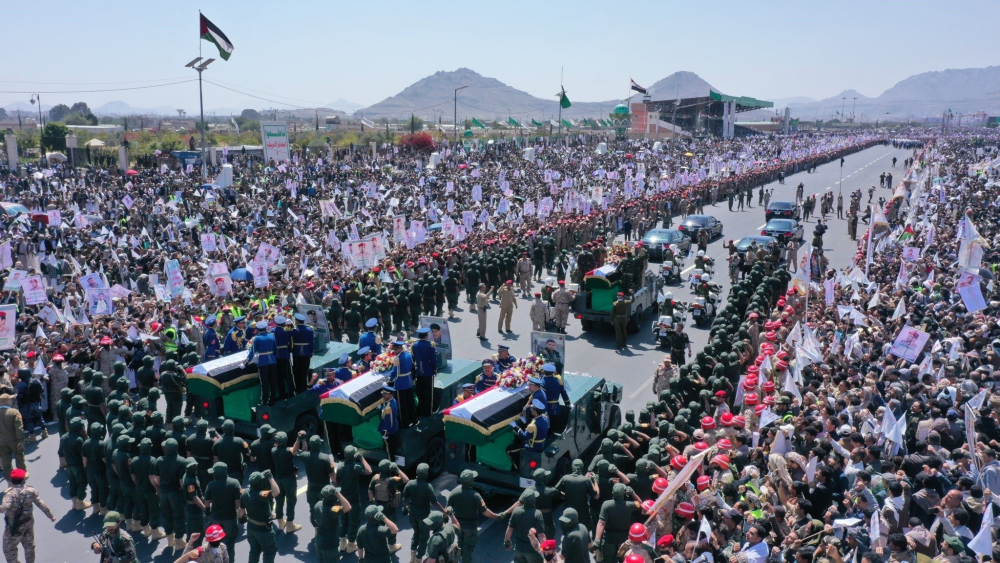 قيادات يمنية في تشييع الشهيد الغماري: نهج الشهيد سيظل مصدرا للفخر والاعتزاز 