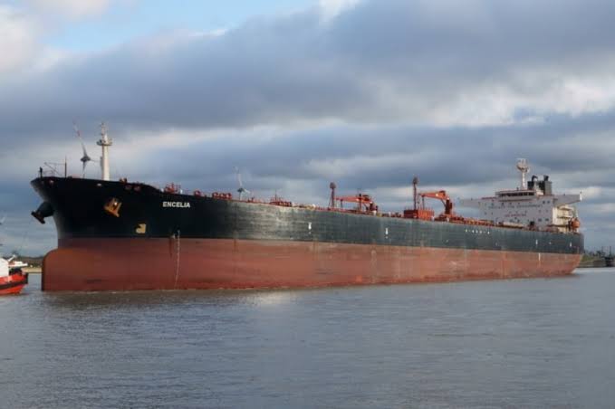 القوات المسلحة تفرض معادلة الردع: استهداف ناقلة نفط سعودية وتحذير من تصعيد أشمل
