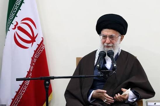 الإمام الخامنئي... أربعة عقود من قيادة الدولة بعقل المؤسسات واستراتيجية الصبر