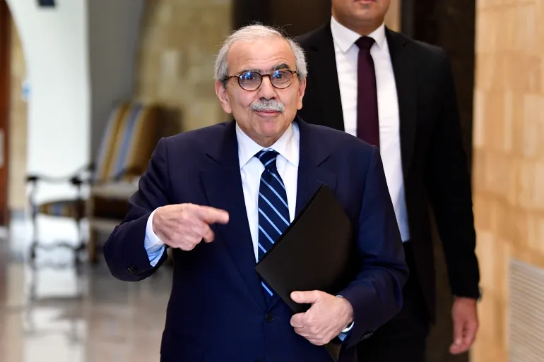 لبنان: الحكومة تُكلّف الجيش بخطة لحصر السلاح.. انقلاب على الطائف وتهديد للاستقرار 